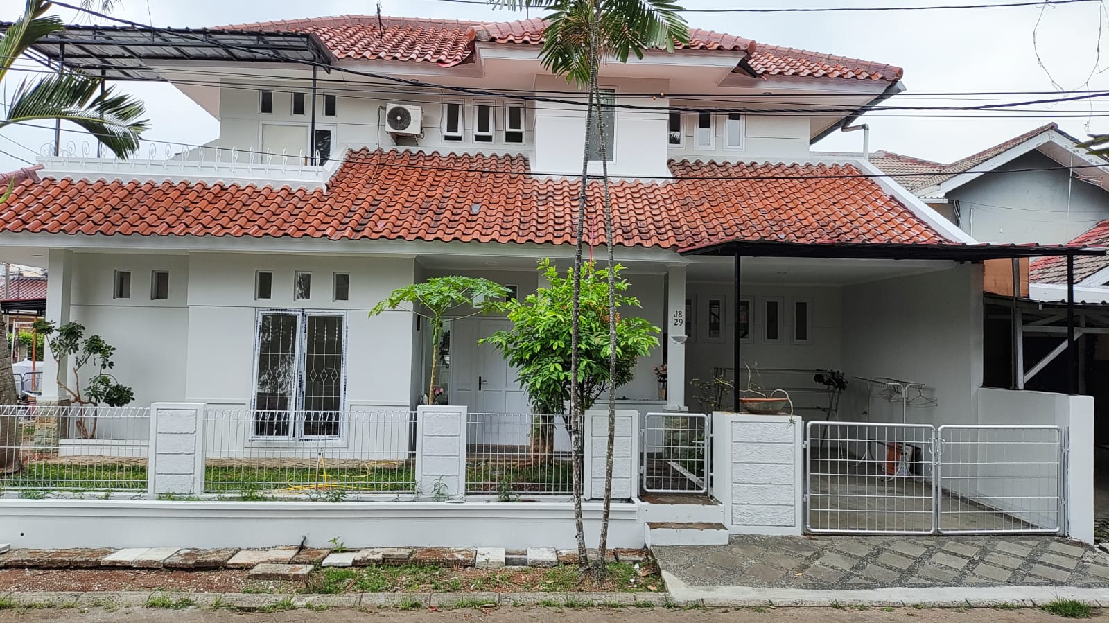 _Bismillahirraahmanirrahiim,_

*DIJUAL RUMAH:*

*Cluster Nusaloka, BSD*
Hook
LT...