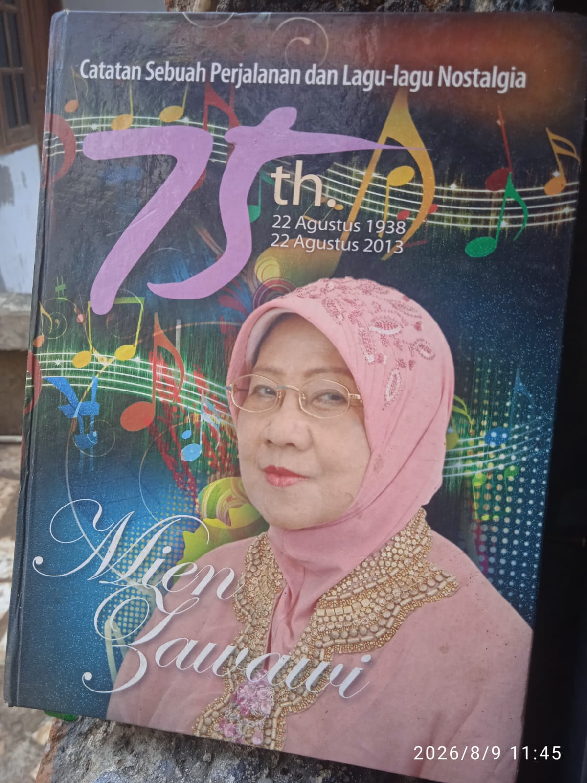 Buku Semi Biografi
